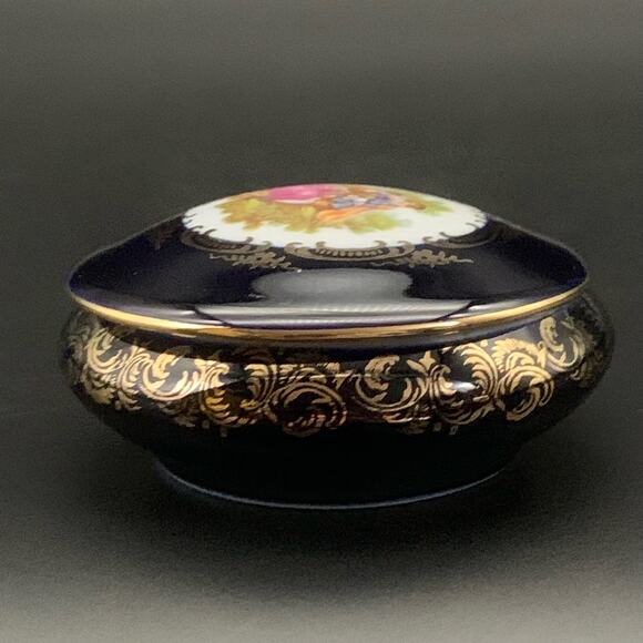 Limoges Castel France Blue Porcelain 22K Gold Trinket Box Courting Couple Vtg - Picture 7 of 11